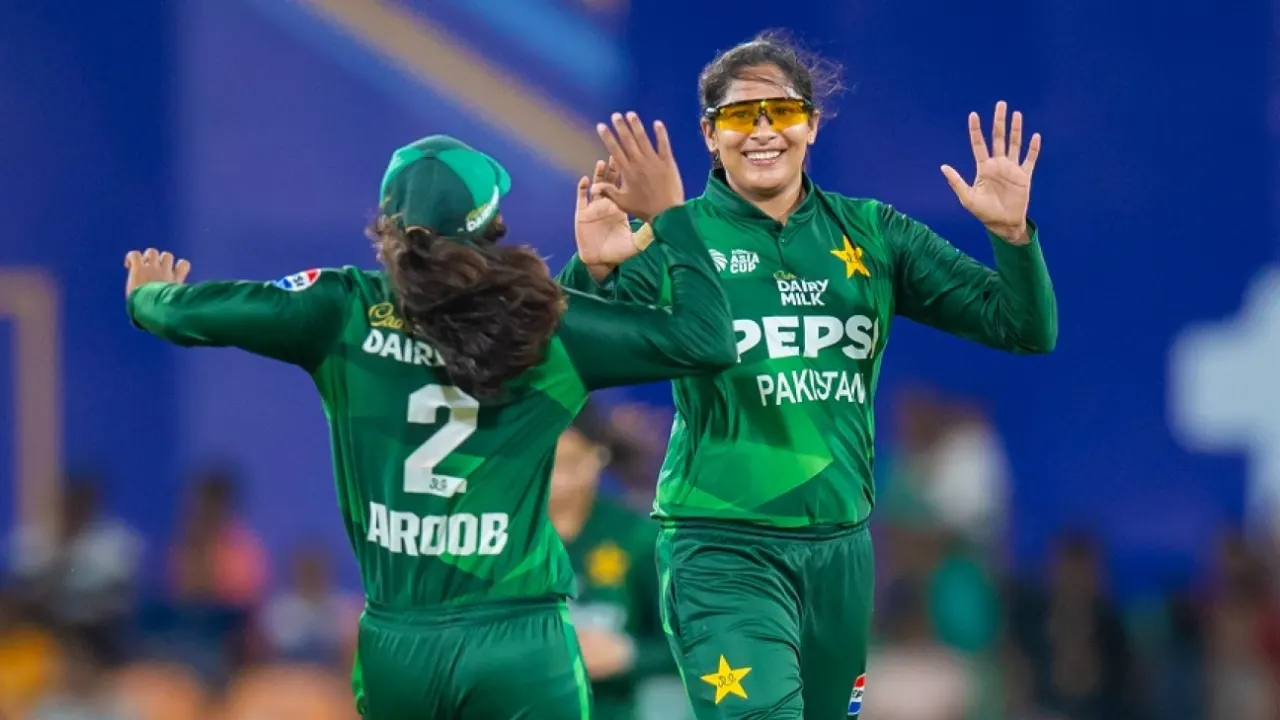 Sadia Iqbal briefly became the first player from Pakistan to top an ICC women's T20I player rankings